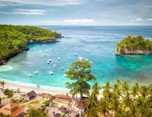 Crystal Bay, an Exotic Beach With Various Instagrammable Photo Spots in Nusa Penida, Bali